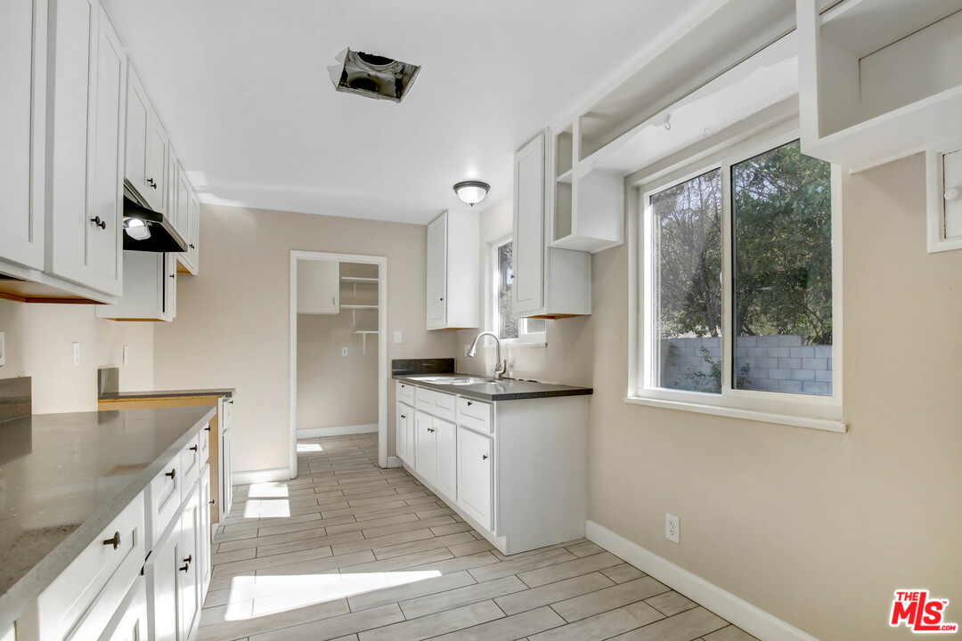 2746 West Court Street Rialto, CA 92376 - Photo 7 of 14 Gallery Image 7