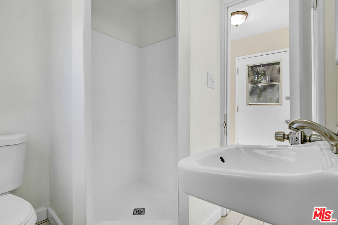2746 West Court Street Rialto, CA 92376 - Photo 10 of 14 Gallery Image 10