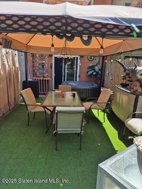 45 Daffodil Court Staten Island, NY 10312 - Photo 32 of 37 a sitting area with pool table and chairs