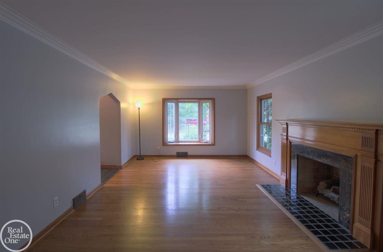 1500 North Renaud Road Grosse Pointe, MI 48236 - Photo 8 of 36 50057167-7.JPG