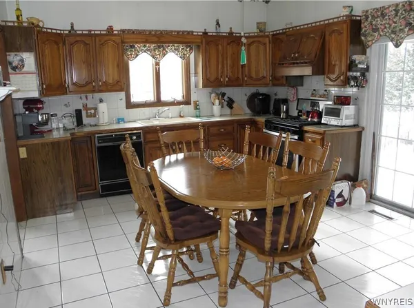 $425,000 | 158 Lake Street, Hamburg, NY 14075