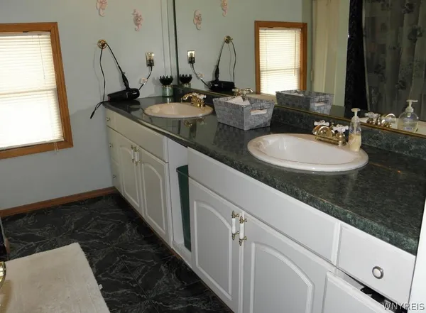 $425,000 | 158 Lake Street, Hamburg, NY 14075