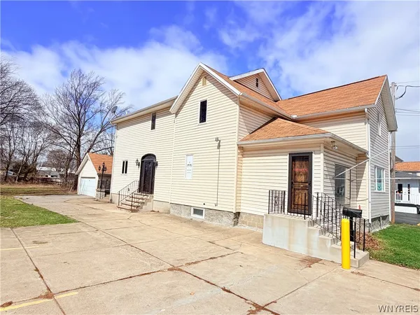 $425,000 | 158 Lake Street, Hamburg, NY 14075