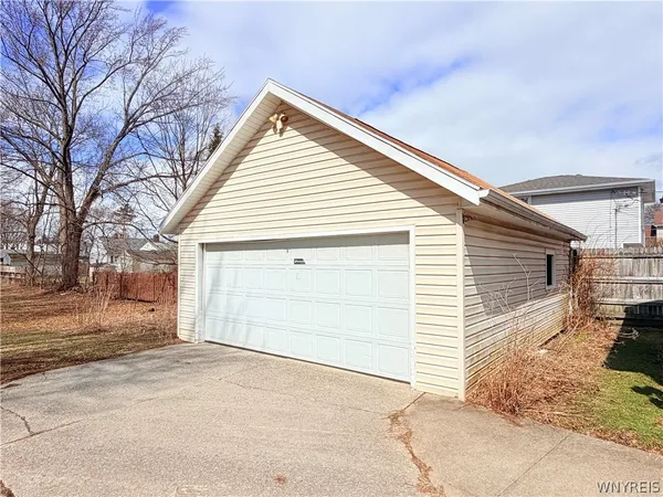 $425,000 | 158 Lake Street, Hamburg, NY 14075