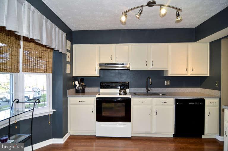 17 Powder View Court Baltimore, MD 21236 - Photo 2 of 23 Kitchen
