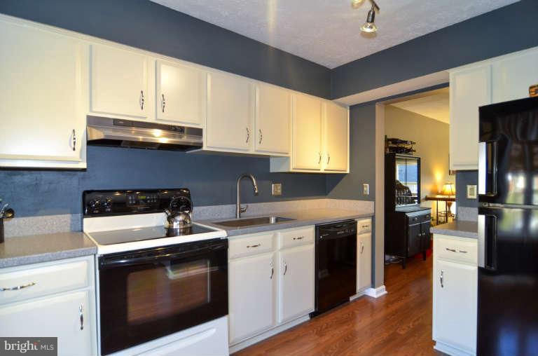 17 Powder View Court Baltimore, MD 21236 - Photo 3 of 23 Kitchen