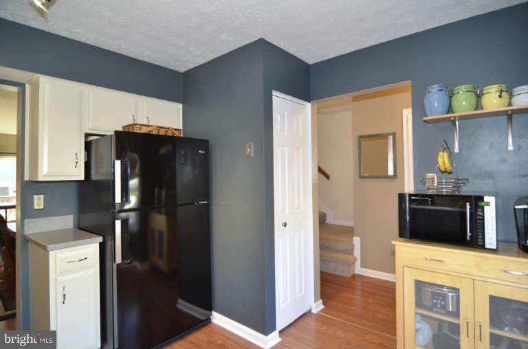 17 Powder View Court Baltimore, MD 21236 - Photo 4 of 23 Kitchen
