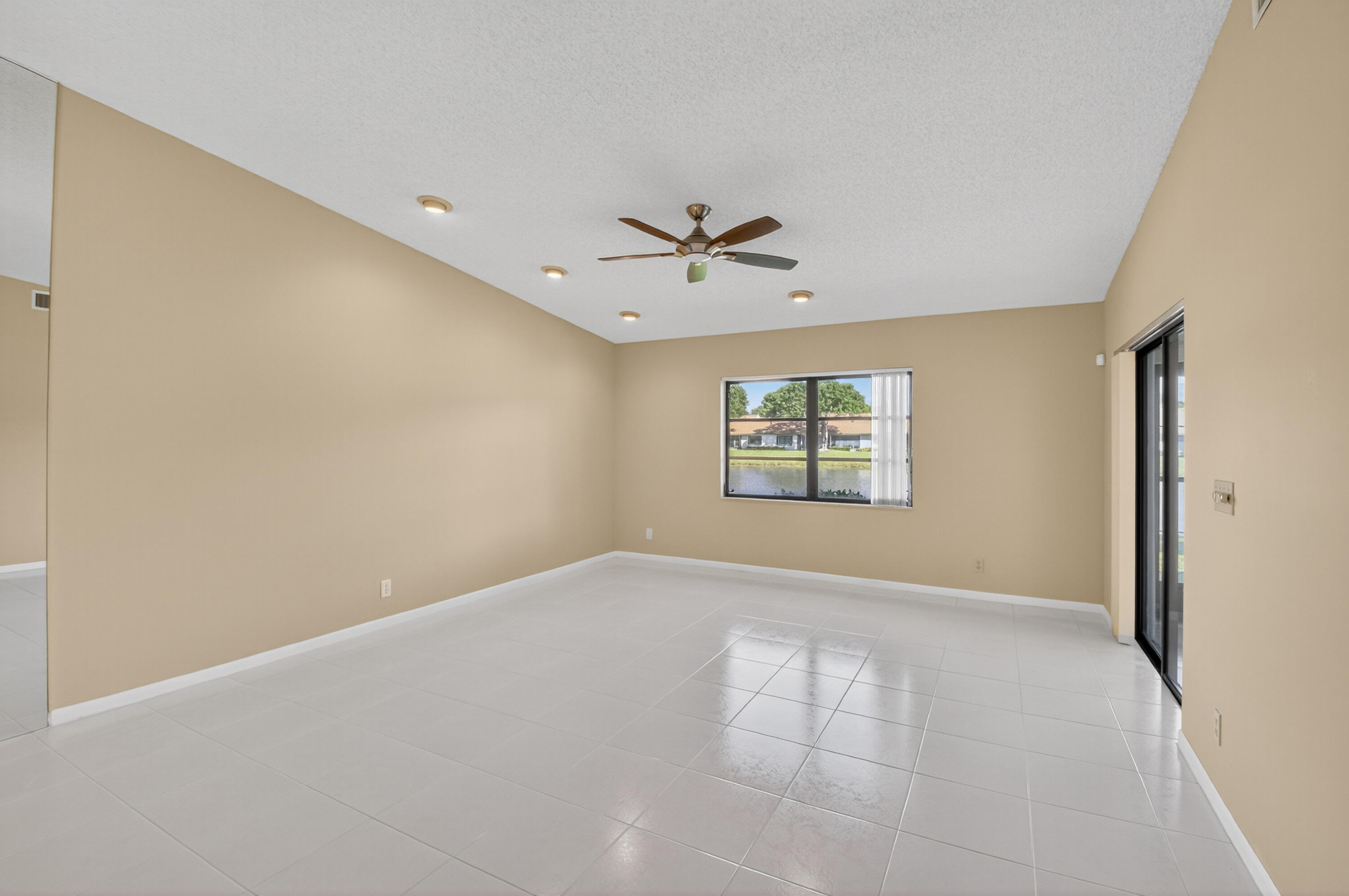 8205 Springview Terrace Boca Raton, FL 33496 - Photo 9 of 41 DSC_5607