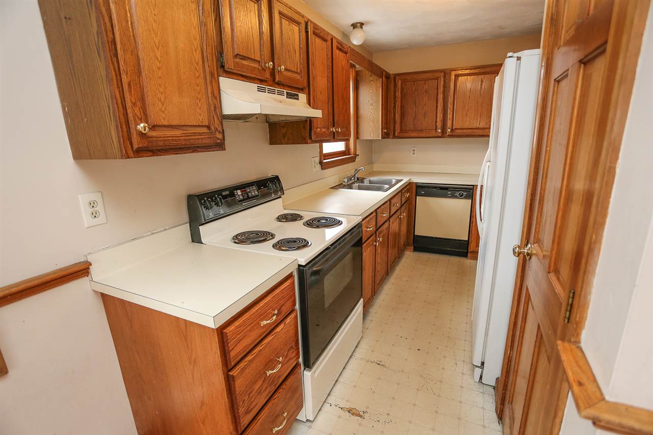 18 L Phillip Road Derry, NH 03038 - Photo 3 of 29