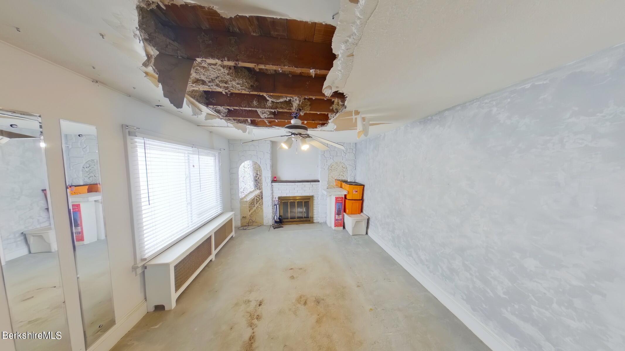 923 Holmes Road Pittsfield, MA 01201 - Photo 5 of 21 Liv Rm 2