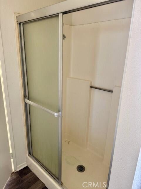 2125 Bramble Lane Palmdale, CA 93550 - Photo 18 of 28 a bathroom with a glass shower door