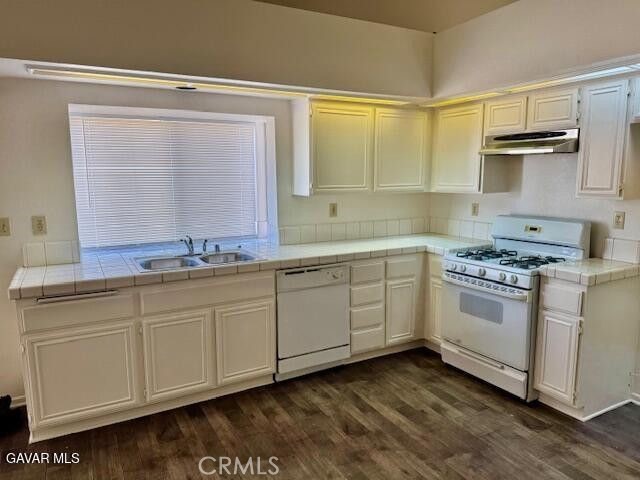 2125 Bramble Lane Palmdale, CA 93550 - Photo 9 of 28 a kitchen with granite countertop white cabinets and white appliances