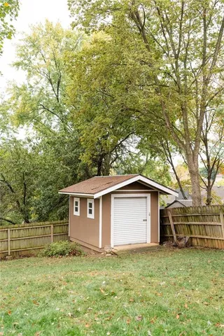 $330,000 | 3524 South Maybrook Avenue, Independence, MO 64055