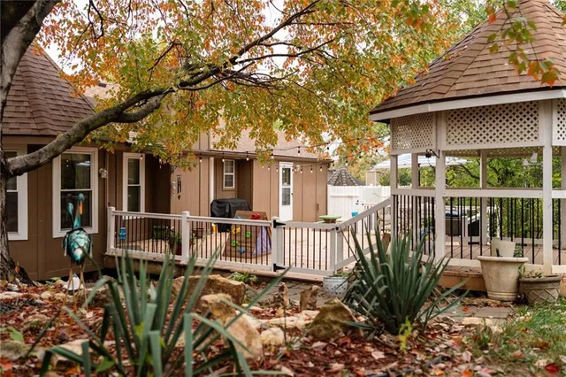 $330,000 | 3524 South Maybrook Avenue, Independence, MO 64055