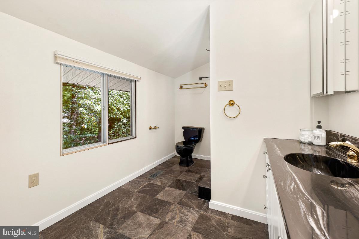 8545 Pineway Court Laurel, MD 20723 - Photo 18 of 41 Primary Bathroom with a Granite Vanity