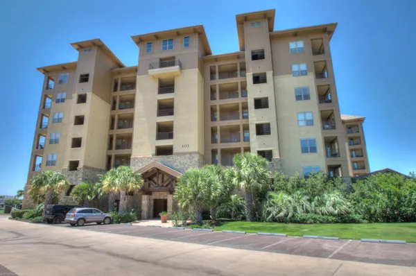 $2,200 | 101 West Bank, Unit 22, Horseshoe Bay, TX 78657
