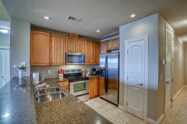 $2,200 | 101 West Bank, Unit 22, Horseshoe Bay, TX 78657