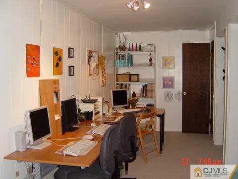 1402 Raspberry Court Edison, NJ 08817 - Photo 8 of 8