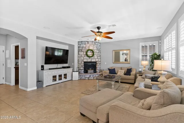 $5,950 | 1918 West Bonanza Lane, Phoenix, AZ 85085