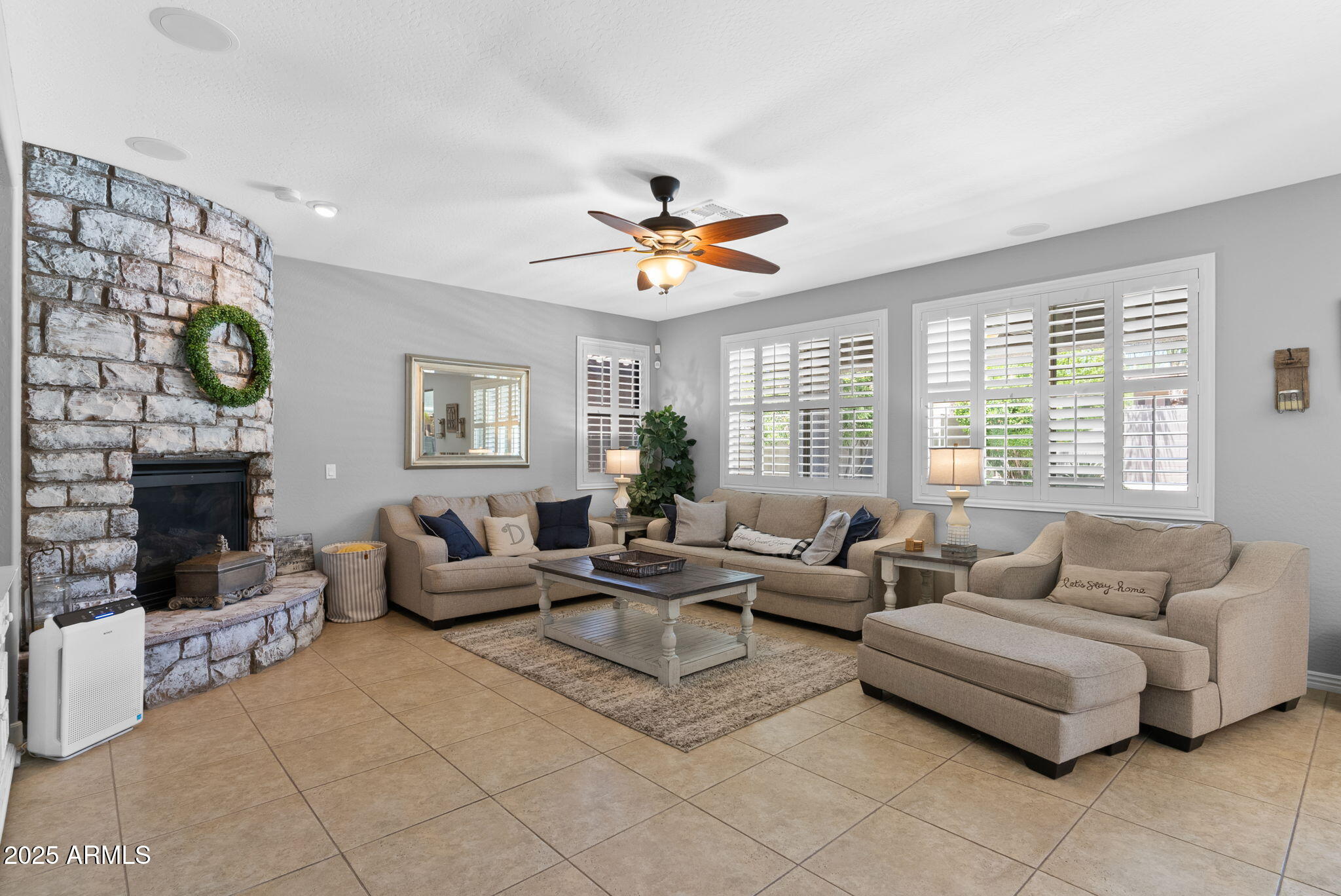 1918 West Bonanza Lane Phoenix, AZ 85085 - Photo 19 of 50 19-web-or-mls-15 - Living