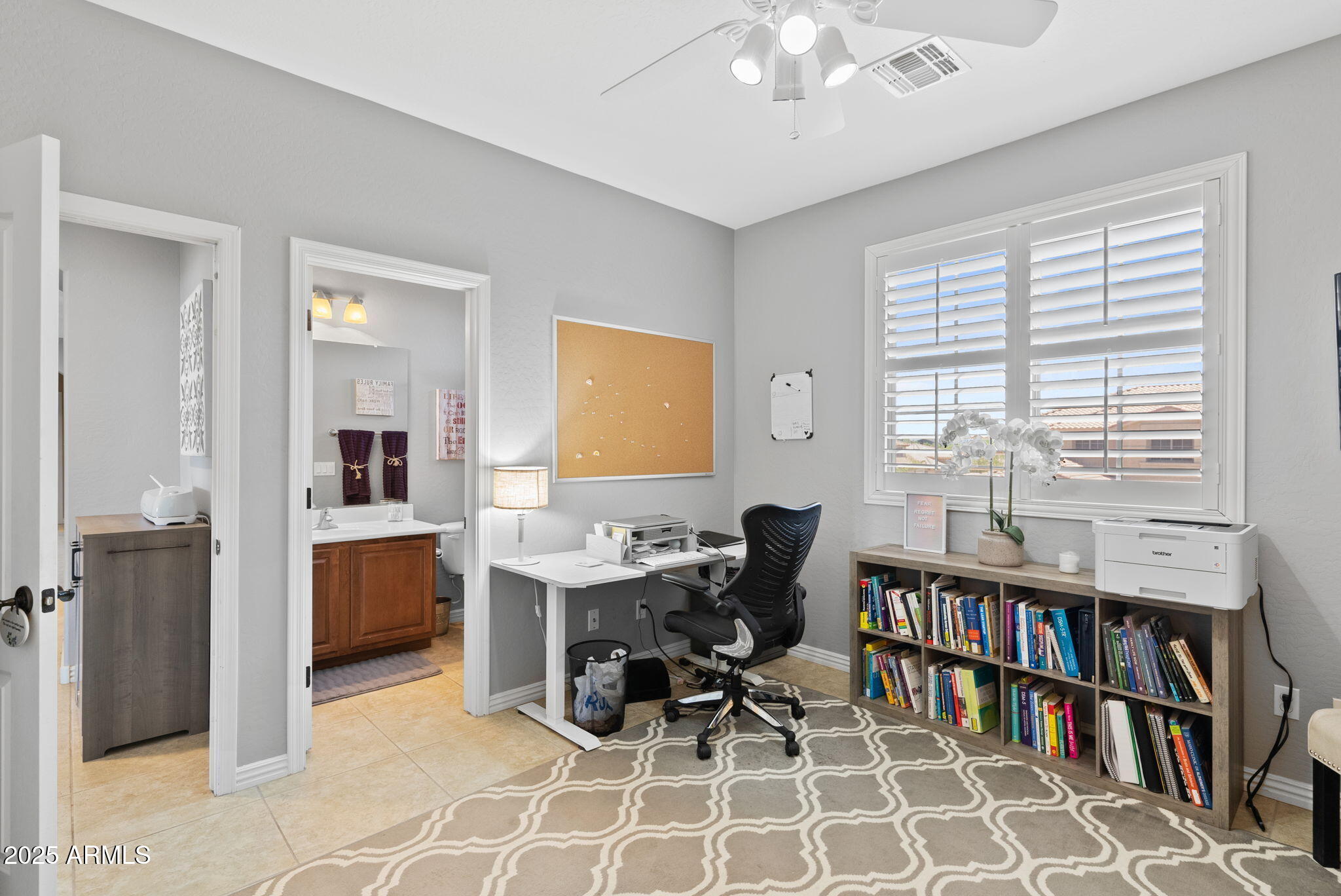 1918 West Bonanza Lane Phoenix, AZ 85085 - Photo 27 of 50 27-web-or-mls-23 - Upstairs Ensuite Bedr