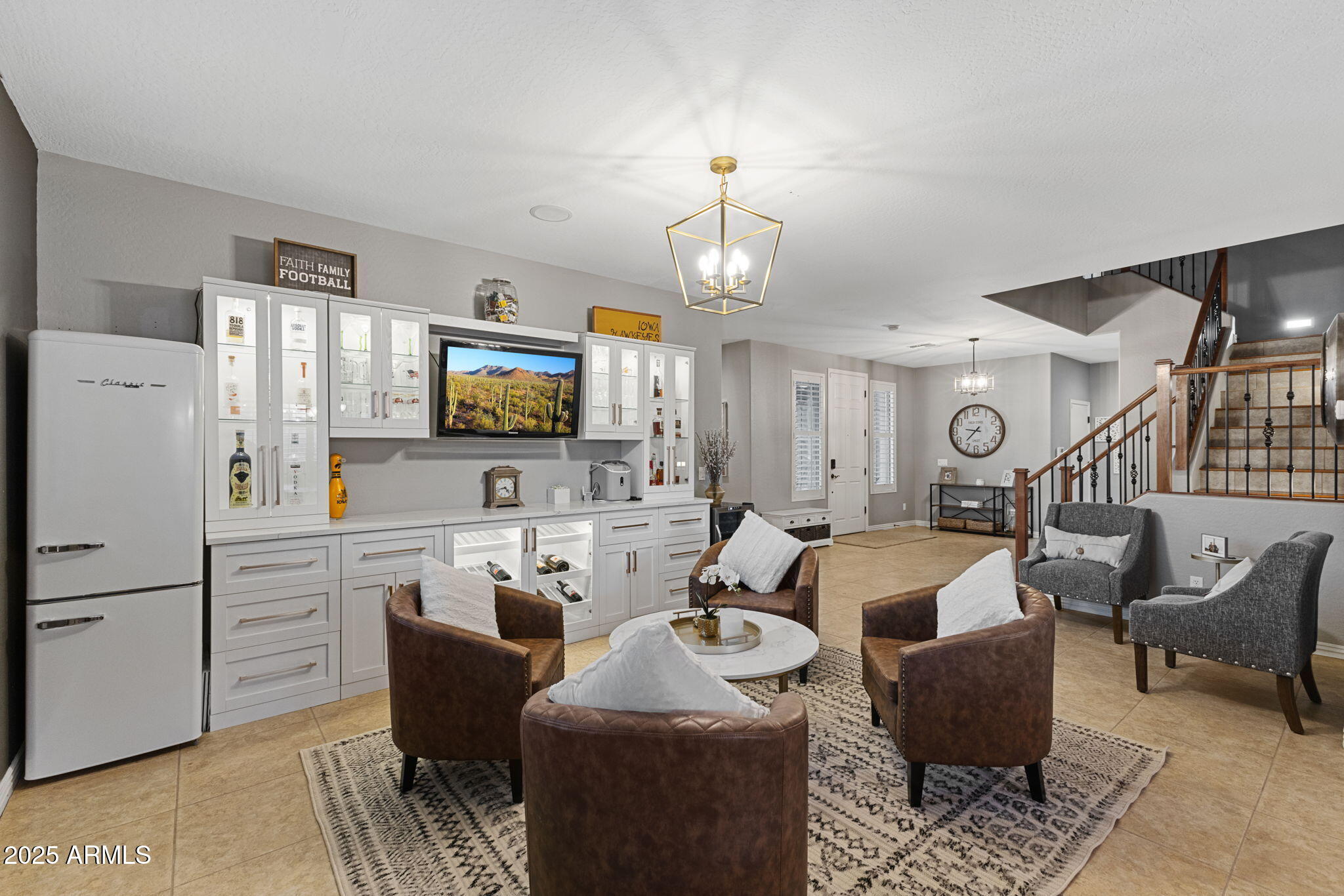 1918 West Bonanza Lane Phoenix, AZ 85085 - Photo 9 of 50 9-web-or-mls-5 - Formal Sitting Bar Entr