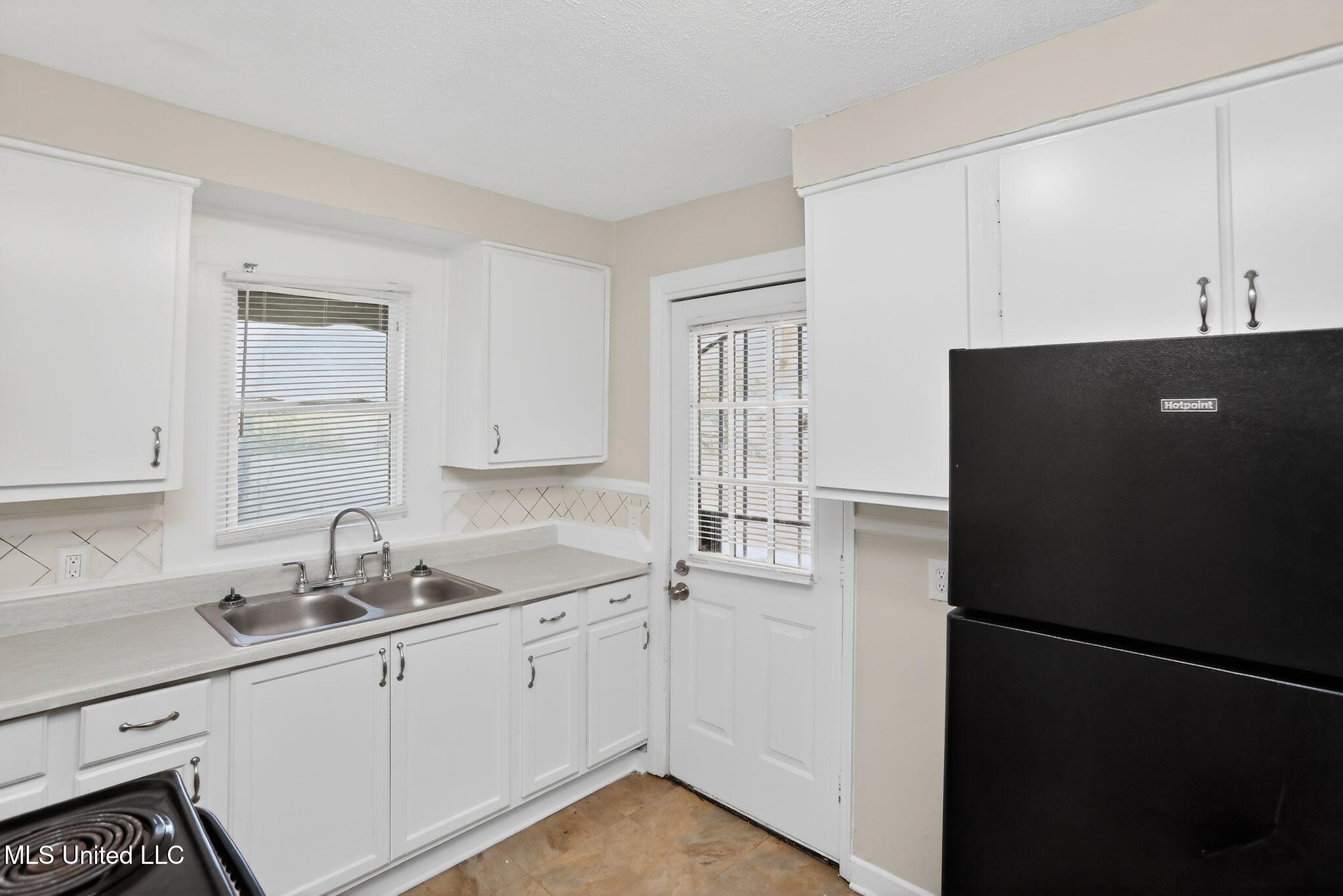 421 Benning Road Jackson, MS 39206 - Photo 16 of 37 25_421_Benning_Rd_Jackson_MS_39206-Kitch