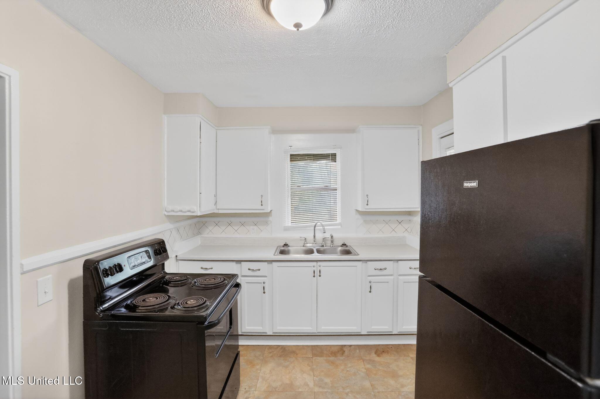 421 Benning Road Jackson, MS 39206 - Photo 19 of 37 28_421_Benning_Rd_Jackson_MS_39206-Kitch