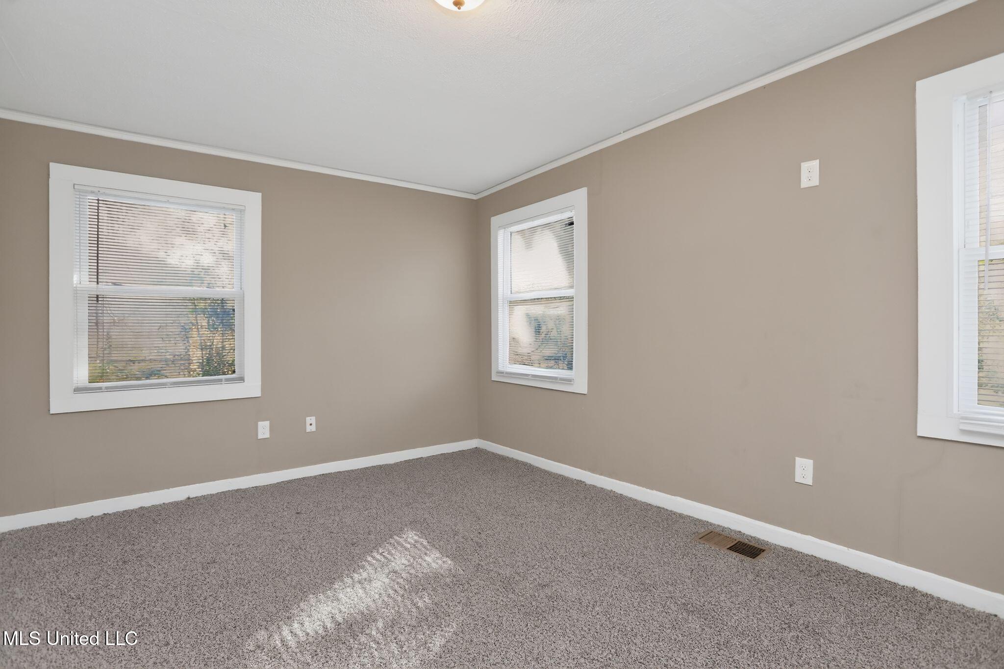 421 Benning Road Jackson, MS 39206 - Photo 22 of 37 17_421_Benning_Rd_Jackson_MS_39206-Livin