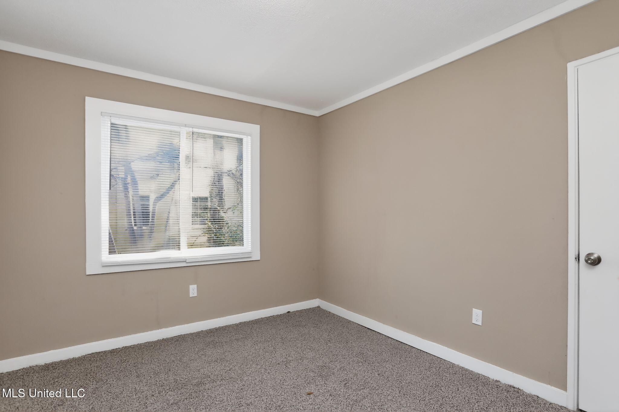 421 Benning Road Jackson, MS 39206 - Photo 23 of 37 18_421_Benning_Rd_Jackson_MS_39206-Livin