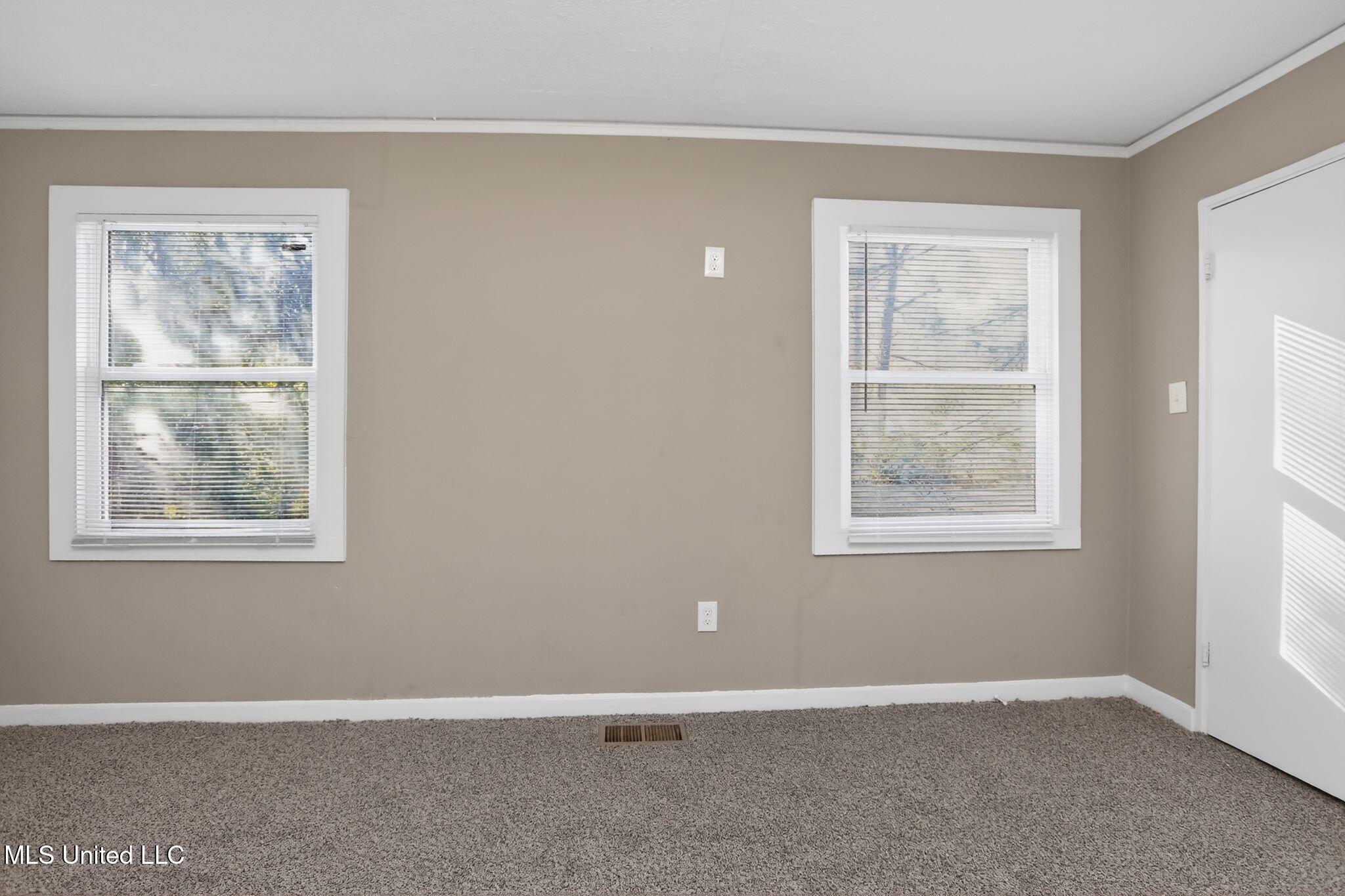 421 Benning Road Jackson, MS 39206 - Photo 25 of 37 21_421_Benning_Rd_Jackson_MS_39206-Livin