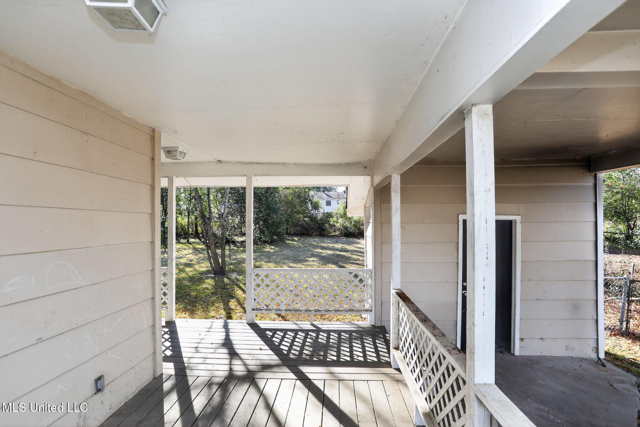 421 Benning Road Jackson, MS 39206 - Photo 4 of 37 01_421_Benning_Rd_Jackson_MS_39206-Exter