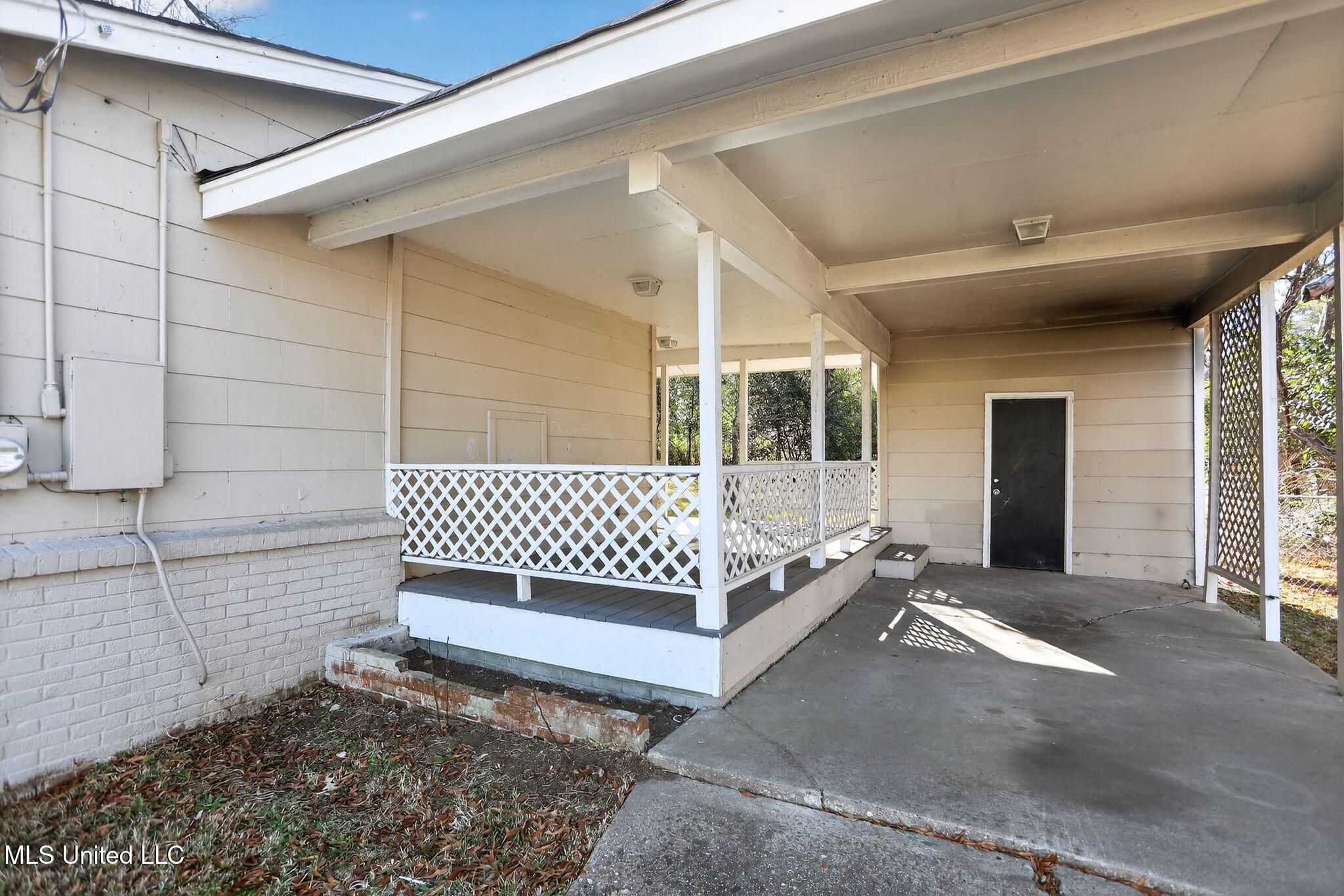 421 Benning Road Jackson, MS 39206 - Photo 5 of 37 05_421_Benning_Rd_Jackson_MS_39206-Exter