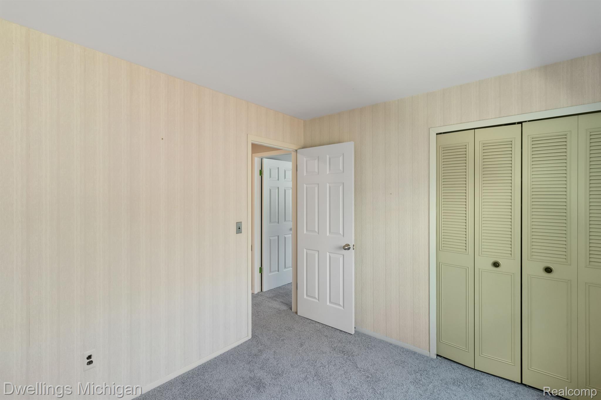 43833 Hanford Road Canton, MI 48187 - Photo 4 of 33 Gallery Image 4
