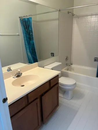 $2,100 | 1158 Regency Drive, Schaumburg, IL 60193