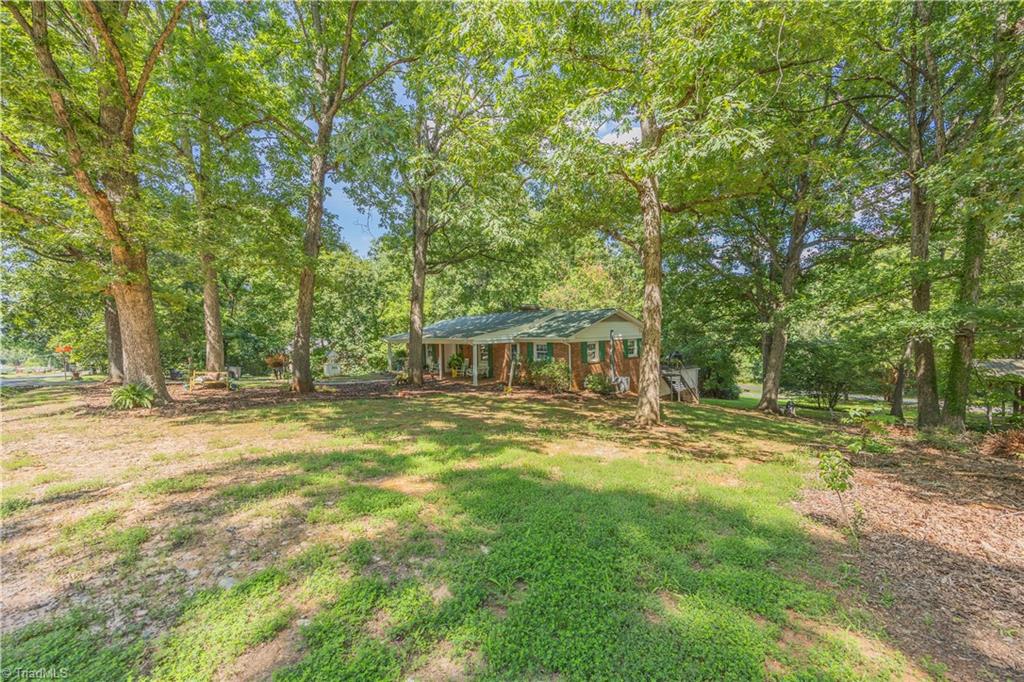 328 Oakgrove Road Asheboro, NC 27205 - Photo 9 of 47 Gallery Image 9
