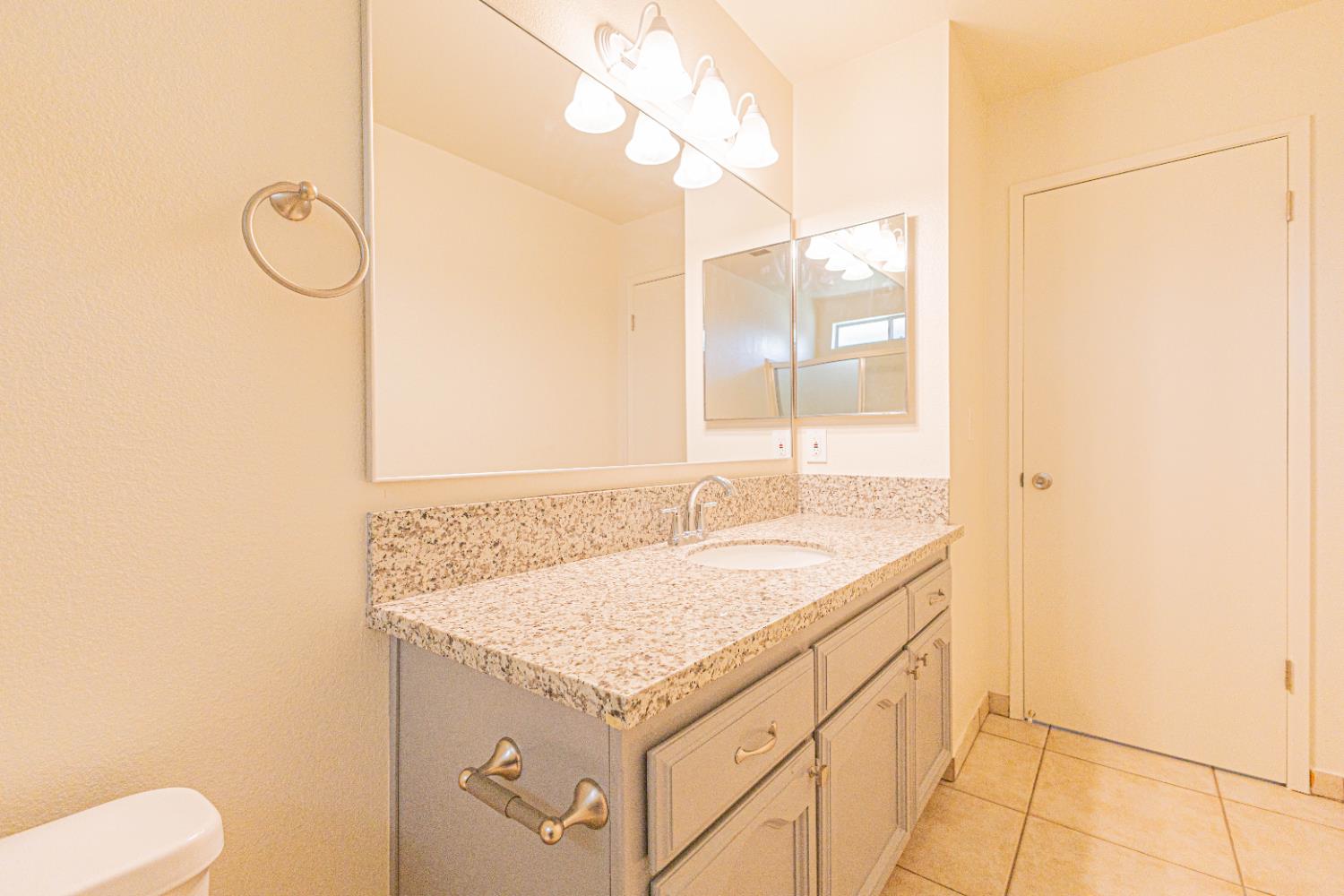 911 3rd Street Sanger, CA 93657 - Photo 14 of 22