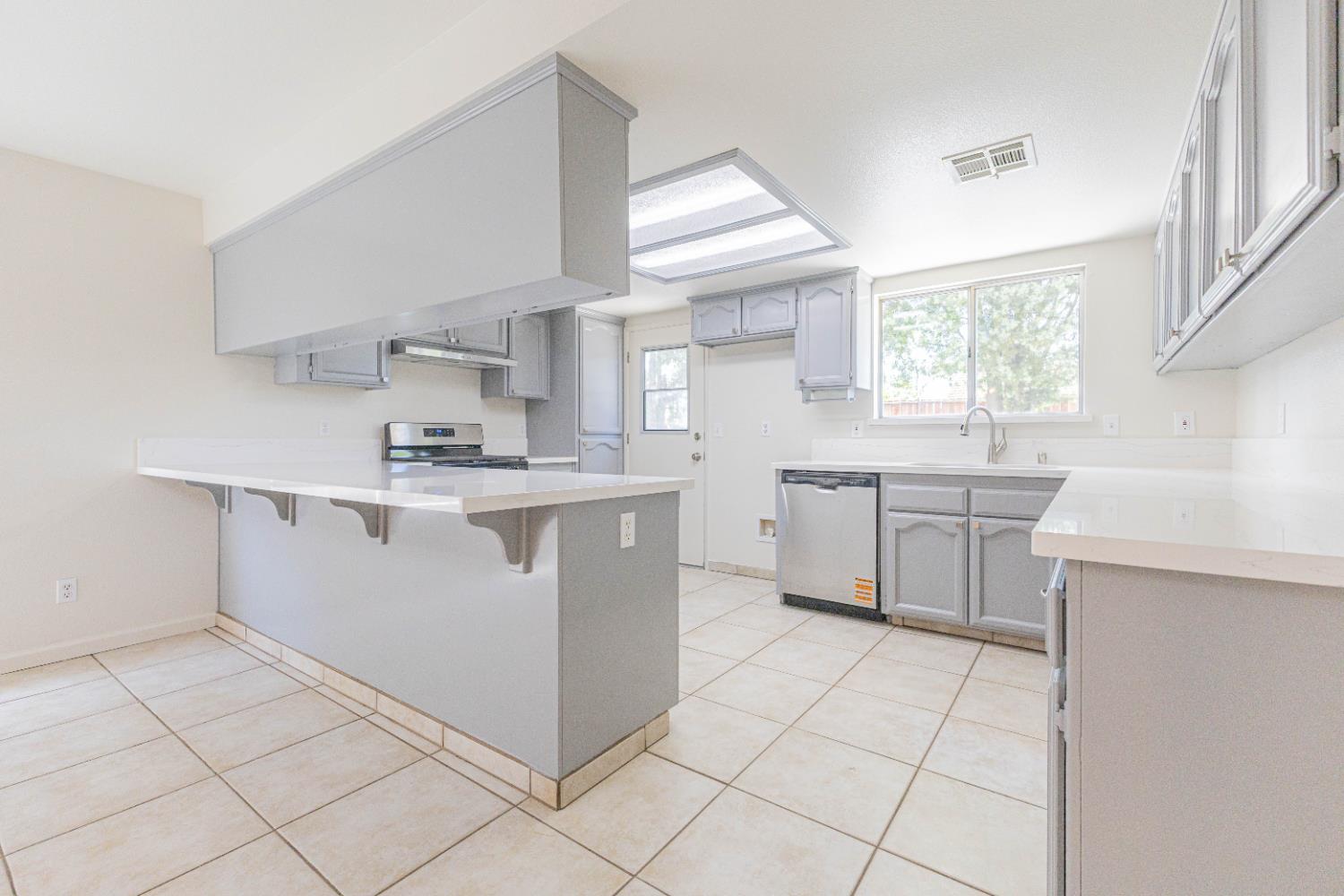 911 3rd Street Sanger, CA 93657 - Photo 6 of 22