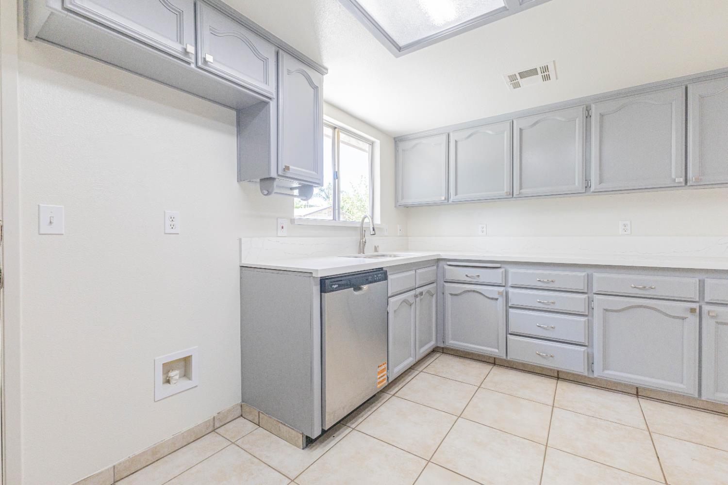 911 3rd Street Sanger, CA 93657 - Photo 8 of 22