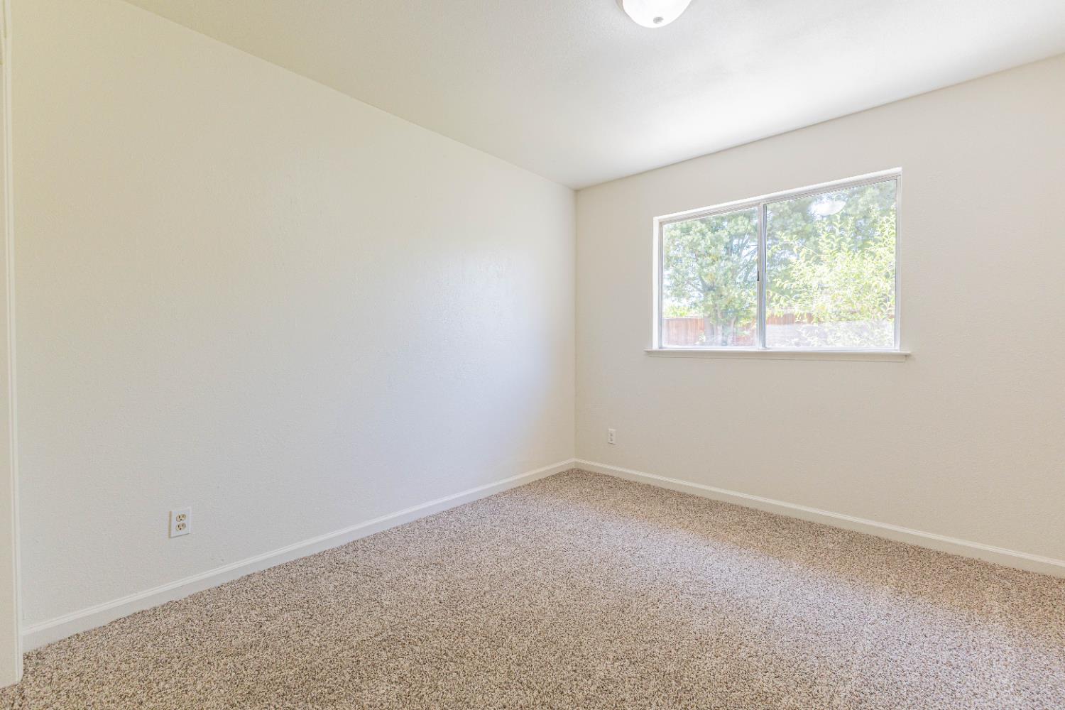 911 3rd Street Sanger, CA 93657 - Photo 10 of 22