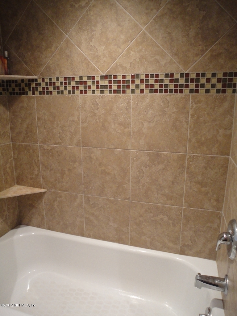 601 Mandalay Road Jacksonville, FL 32216 - Photo 16 of 25 Pretty Hall Bathroom