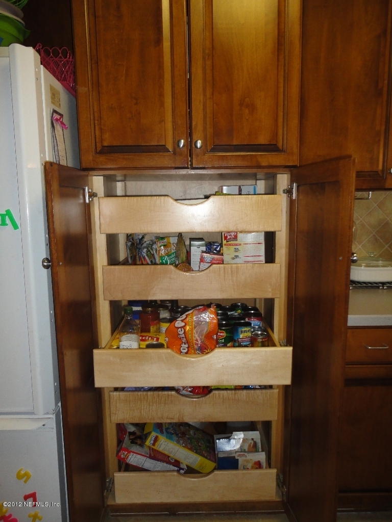 601 Mandalay Road Jacksonville, FL 32216 - Photo 7 of 25 Pull outs