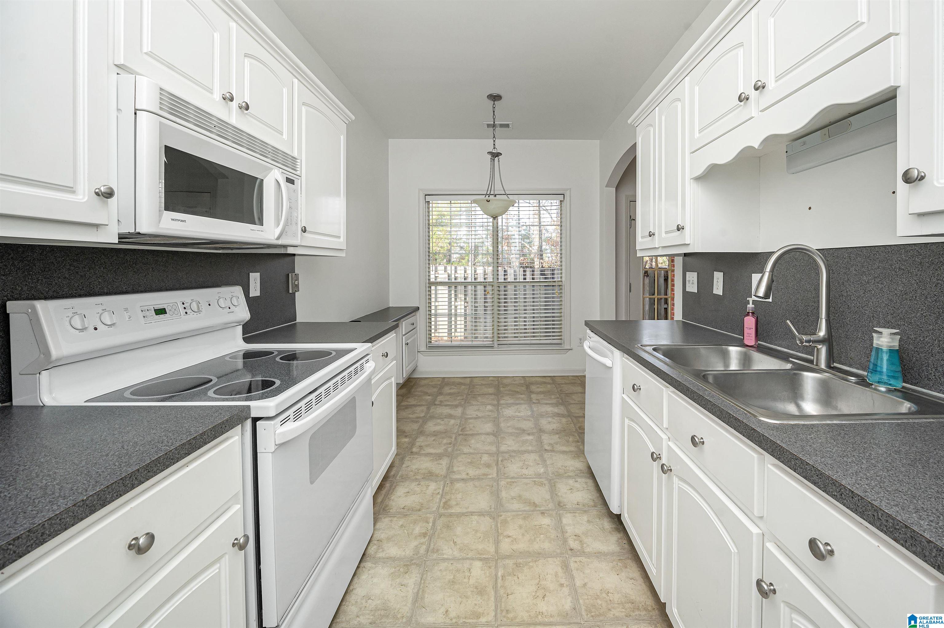 801 Daventry Lane Calera, AL 35040 - Photo 8 of 37