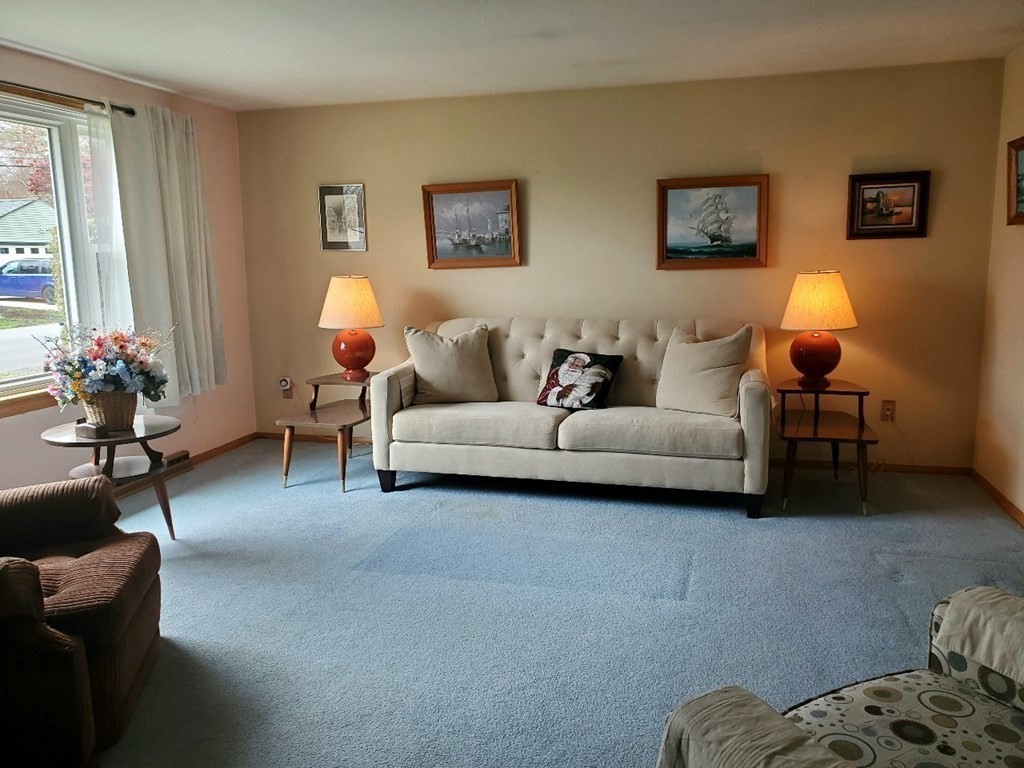 668 Mohawk Road Somerset, MA 02726 - Photo 4 of 9 Gallery Image 4