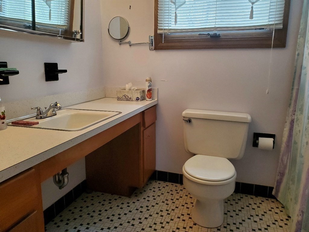 668 Mohawk Road Somerset, MA 02726 - Photo 5 of 9 Gallery Image 5