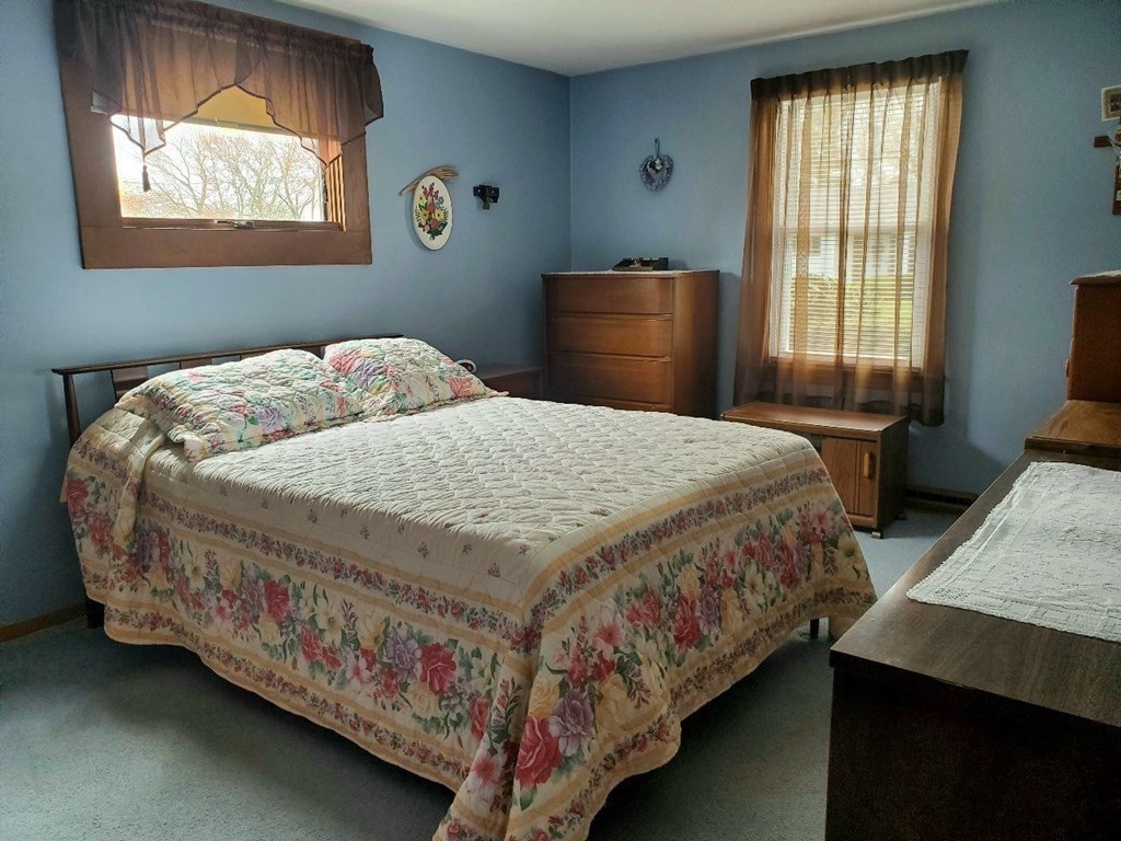 668 Mohawk Road Somerset, MA 02726 - Photo 6 of 9 Gallery Image 6