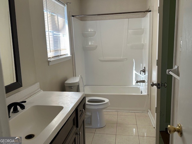 6892 Maddox Road Morrow, GA 30260 - Photo 9 of 20 a bathroom with a sink a toilet and a bathtub