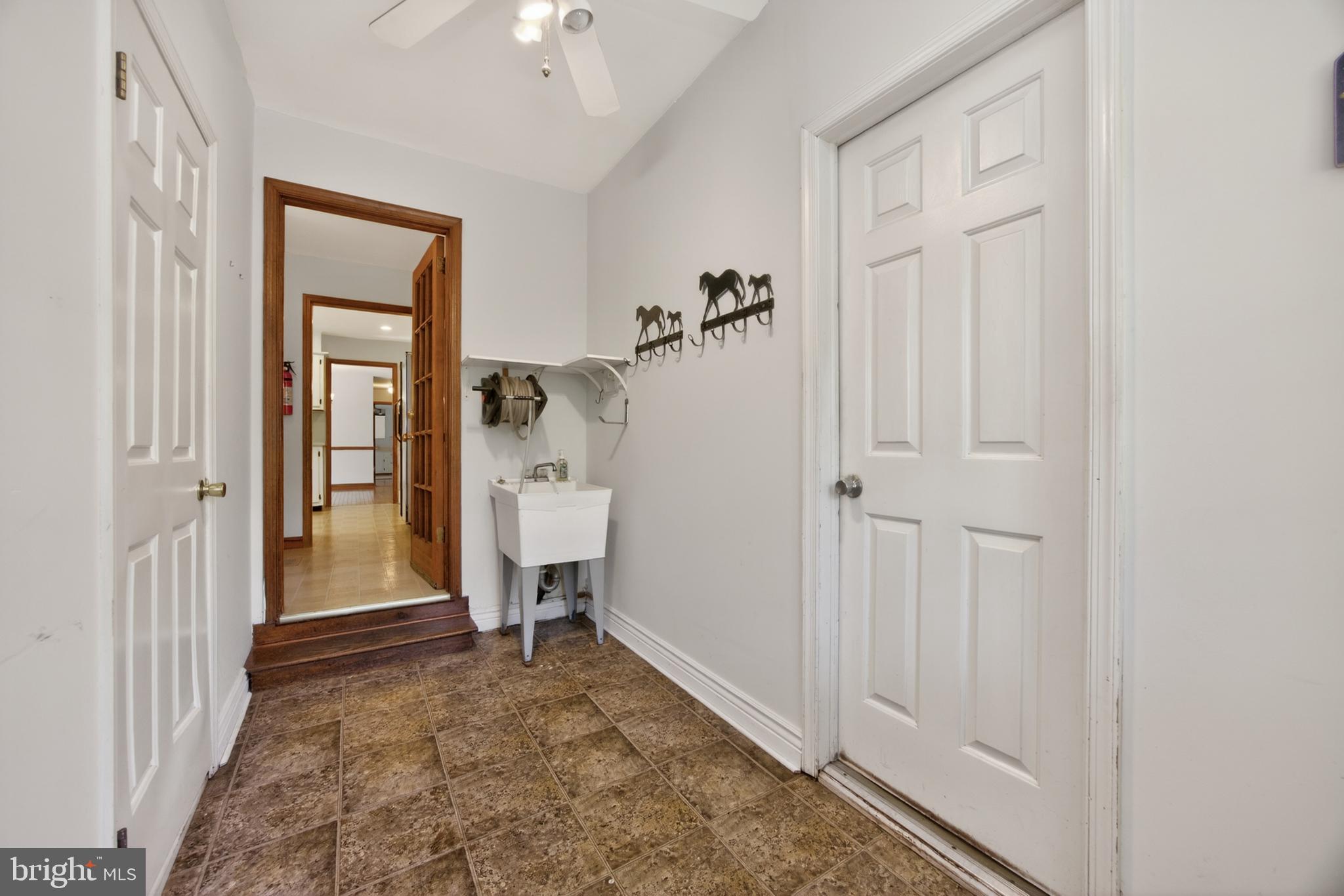 645 Landis Road Telford, PA 18969 - Photo 5 of 40 Side Entry Entrance