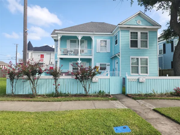 $1,999 | 2605 Avenue Q, Galveston, TX 77550