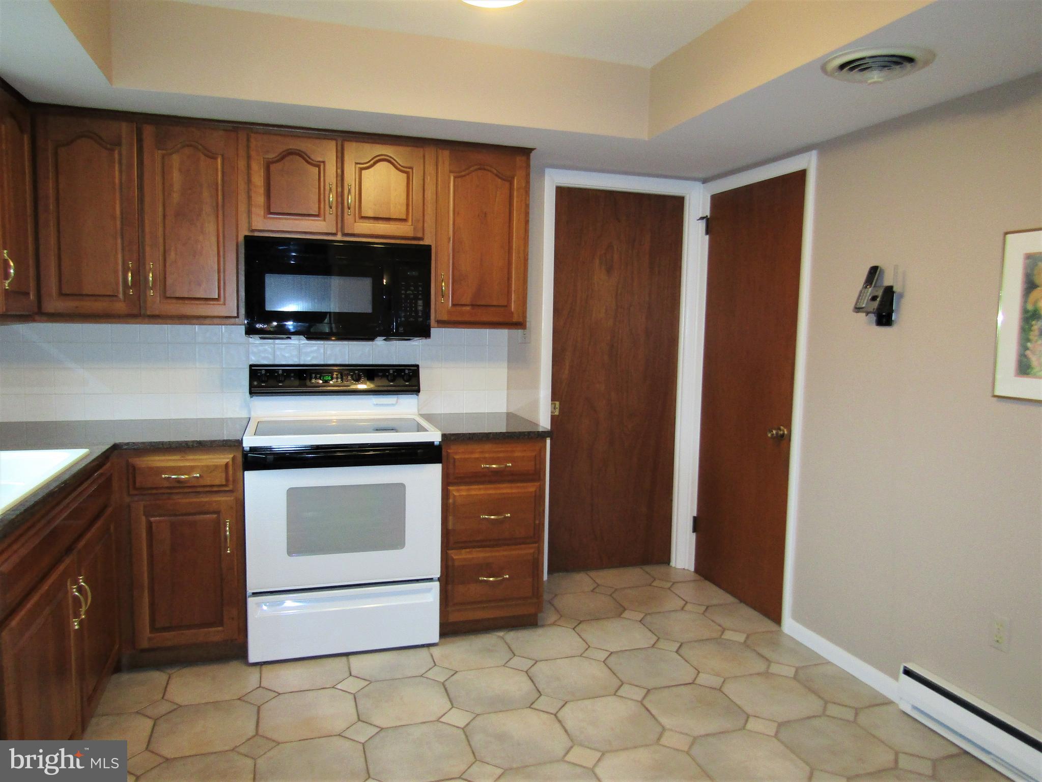 1148 Devonshire Road Lancaster, PA 17601 - Photo 11 of 23 Gallery Image 11